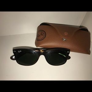 EUC New Wayfarer Classic Ray Bans